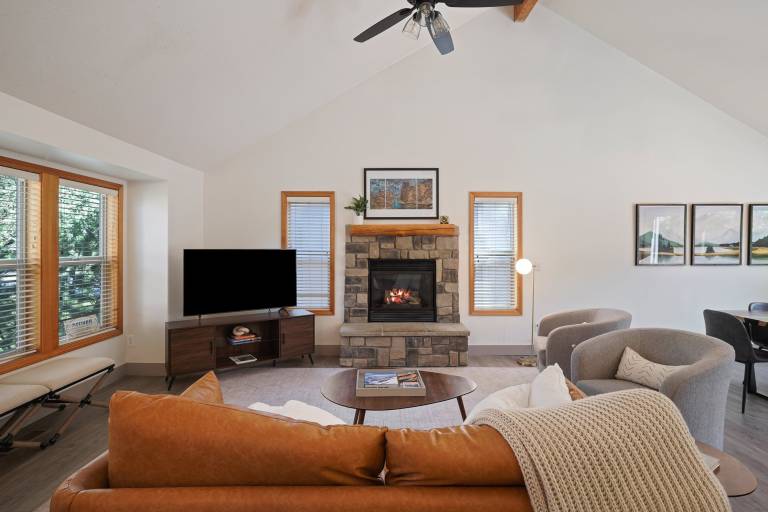 Quail Covey - Hot Tub, AC, Beautiful, Fully Fenced Yard, Close to Everything! — photo 5