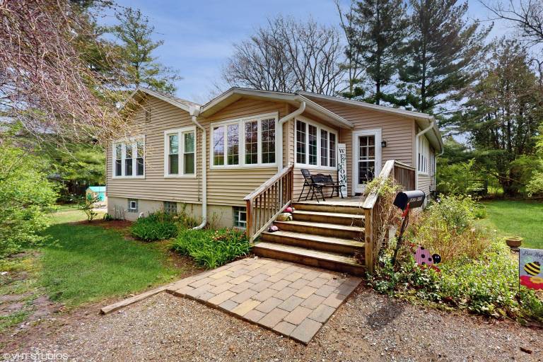 Union Pier, MI Vacation Rentals from 221 Hometogo