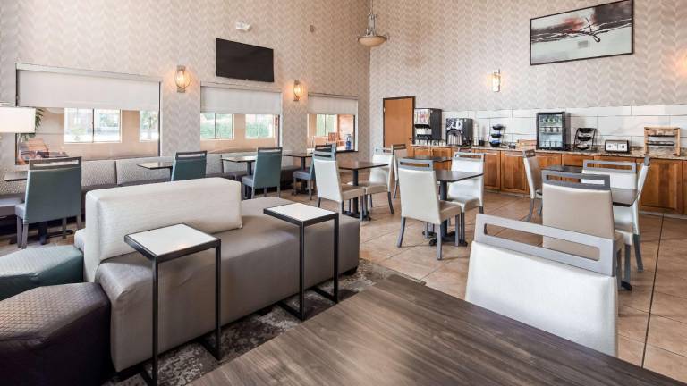 Best Western Plus North Canton Inn & Suites — photo 3