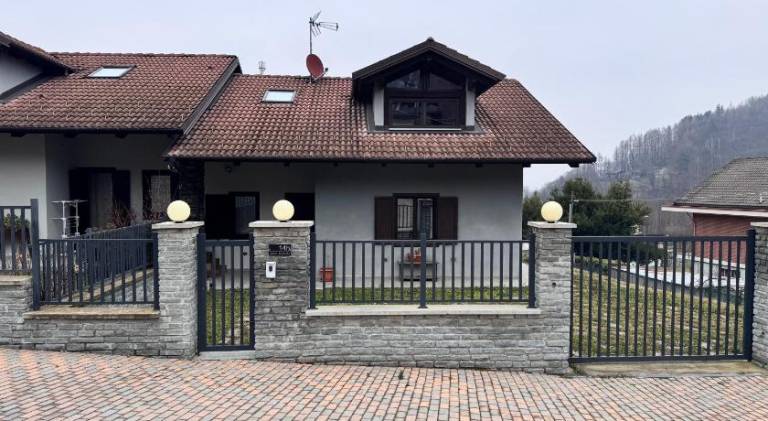 160 m&sup2; Villa