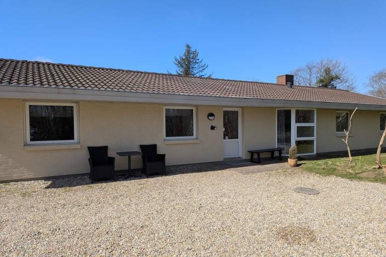 House with sauna, garden & pool in Oksbol