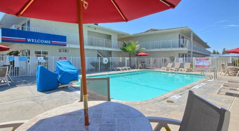 Motel 6 Tulare, CA — photo 2