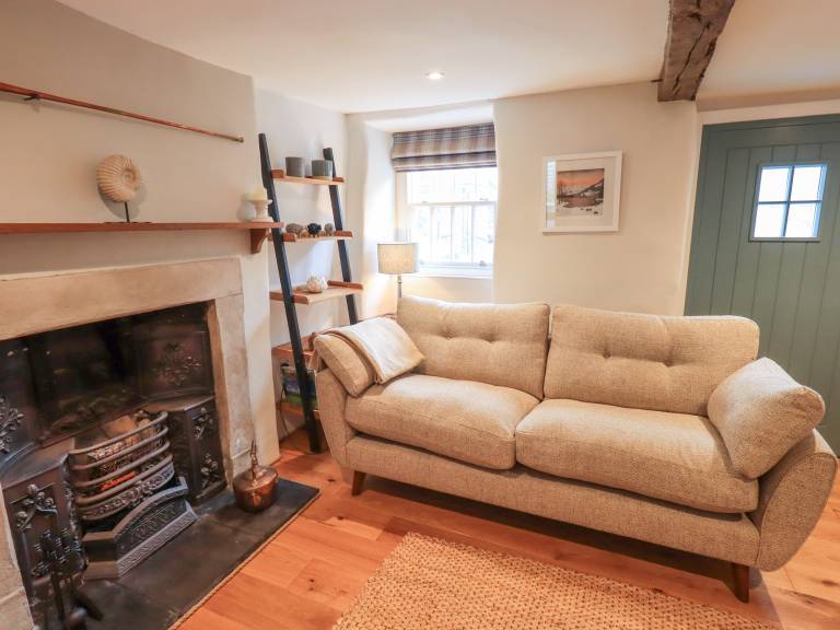 Cottage with yard & jacuzzi — photo 5
