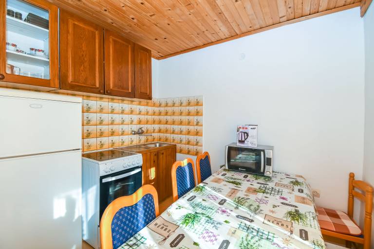 Rental apartment with patio & barbeque | Sea view — photo 4