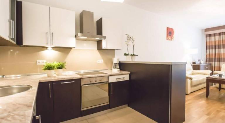 Holiday apartment with pool & hot tub — photo 4