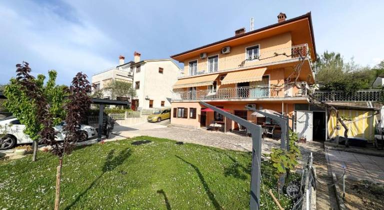 Rental apartment with garden & terrace in Izola