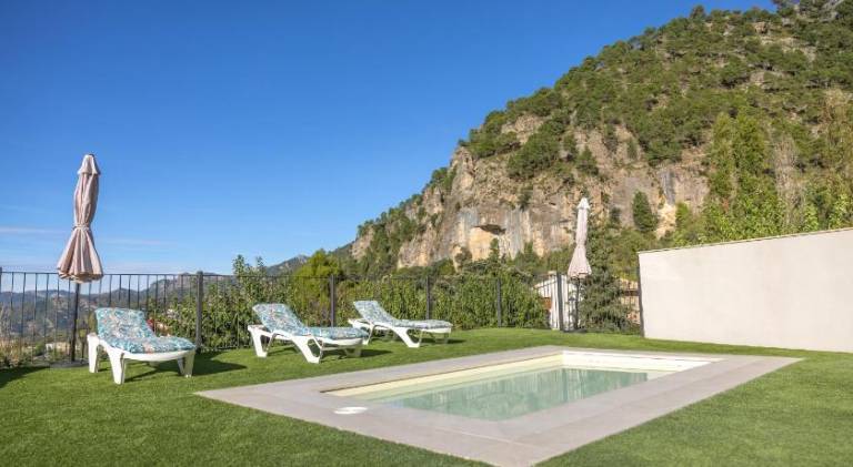 Holiday apartment with pool in Cazorla