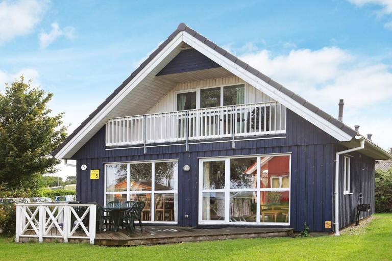 Vacation home with terrace, grill & sauna — photo 3