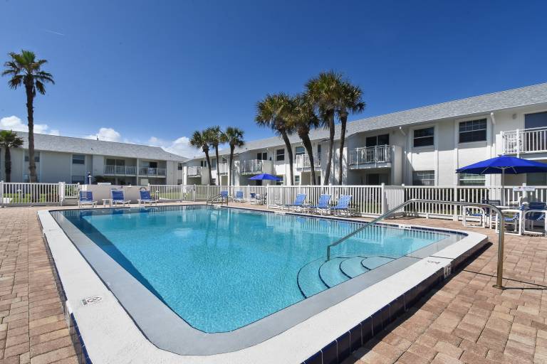 Colony Beach Club 138 Ground Level Oceanfront