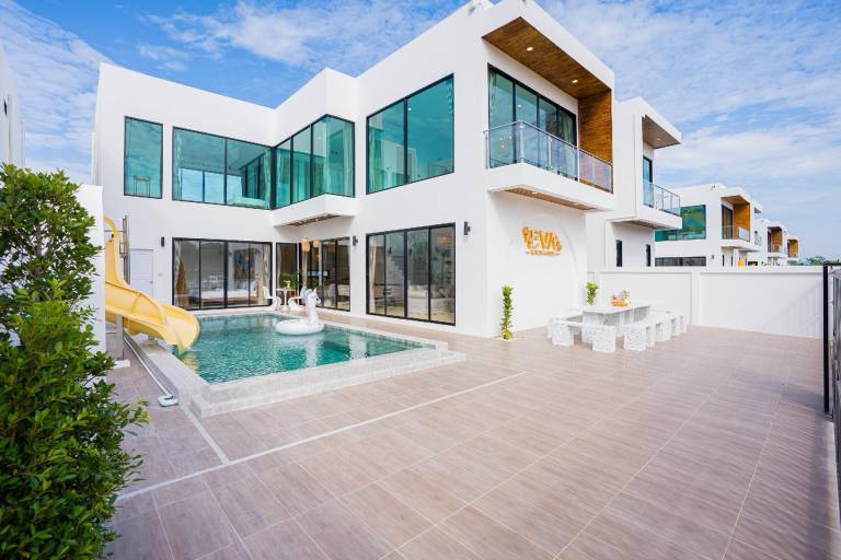 Villa with grill, terrace & private pool — photo 3