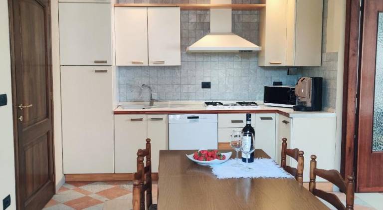 Holiday apartment with patio — photo 4