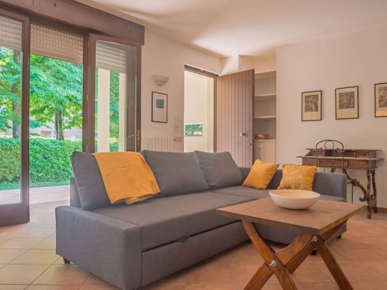 Villa with barbeque, terrace & garden — photo 3