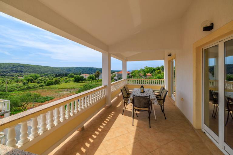 Apartment with barbeque, pool & patio | Garden view — photo 3