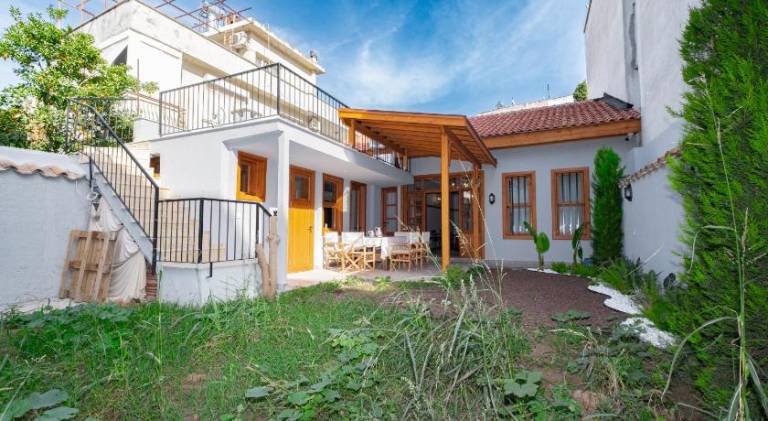 Apartment with yard & patio | Next to Hadrian's Gate | Pets allowed — photo 4