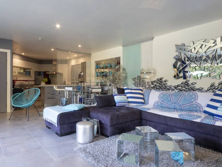Vacation home with patio, garden & private pool — photo 3