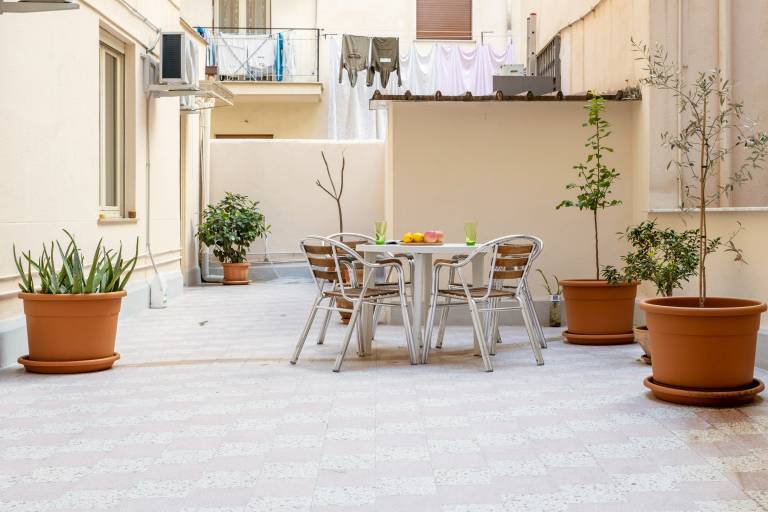 Rental apartment with fast internet & terrace | Close to Piazza Pretoria | City view | Pets are welcome — photo 2