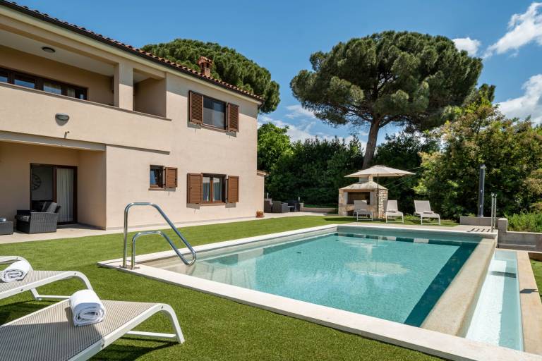 Rental apartment with grill, patio & pool | Sea view — photo 4