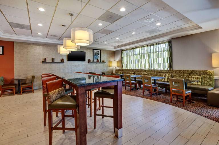 Hampton Inn College Park — photo 4