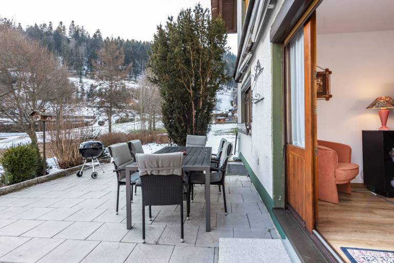 Apartment with yard, patio & barbeque | Mountain view — photo 3