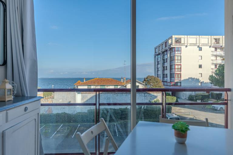 Apartment with terrace | Sea view — photo 2