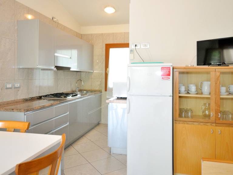 Rental apartment with patio & yard — photo 4