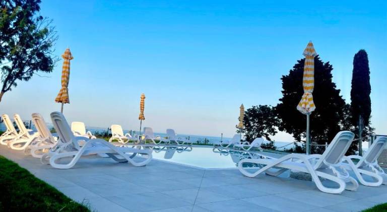 Apartment with hot tub, pool & garden | Beach nearby | Pets allowed — photo 4
