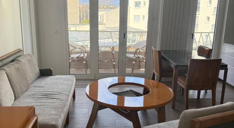 Fully equipped nice rental apartment with terrace | Suitable for remote work | Pets are welcome in Clichy