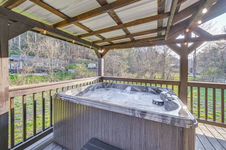 Fireside Evenings: Red River Gorge Gem w/ Hot Tub — photo 2