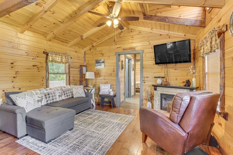 Charming Couples Cabin on 40 Acres in Zanesville — photo 3