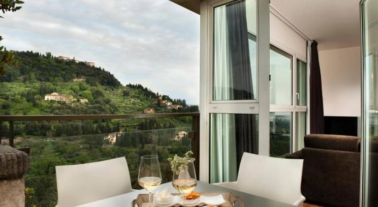 Spacious serviced apartment with garden & pool | Perfect for remote work | Pet-friendly — photo 3