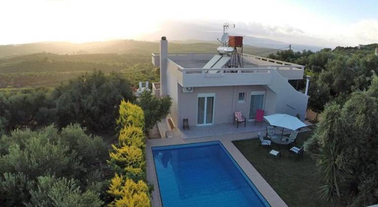 Villa with pool — photo 2