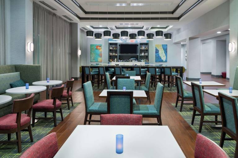 Hampton Inn & Suites Orlando Airport @ Gateway Village — photo 4