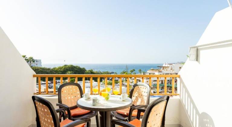 Holiday apartment with pool | Next to the beach | Pet-friendly in Adeje