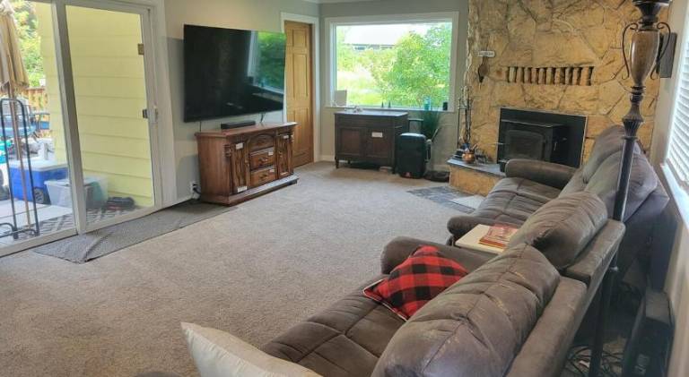 Vacation home with hot tub | Dogs allowed — photo 2