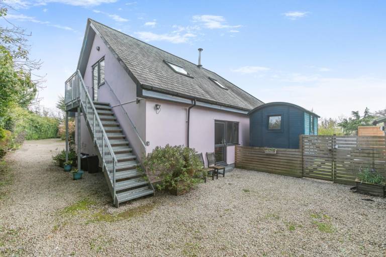Holiday apartment with jacuzzi, garden & barbeque — photo 4