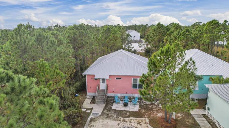 Fully equipped lovely cottage with yard, pool & BBQ | Pets allowed — photo 3