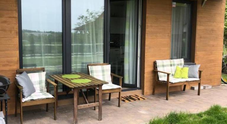 Apartment with patio, barbecue & yard — photo 5