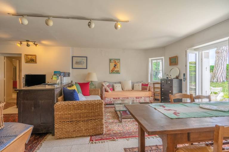 Apartment "Falaise de Pontaillac" with Sea View, Garden & Wi-Fi — photo 4