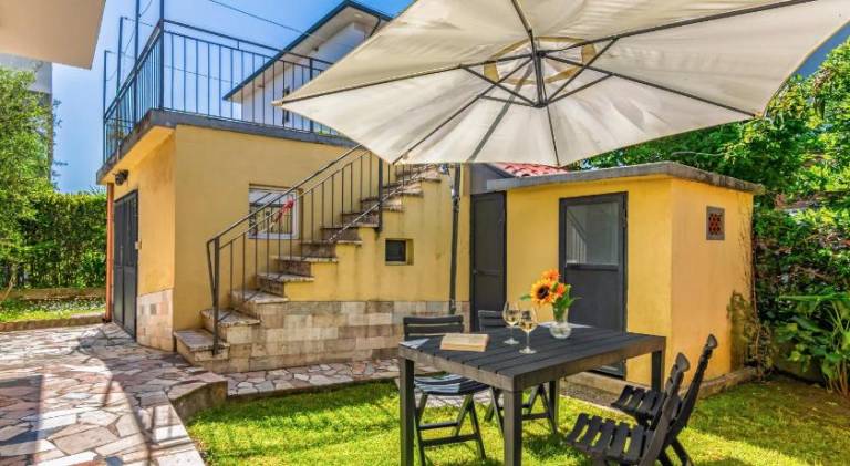 Holiday apartment with 3 rooms for 8 persons — photo 2