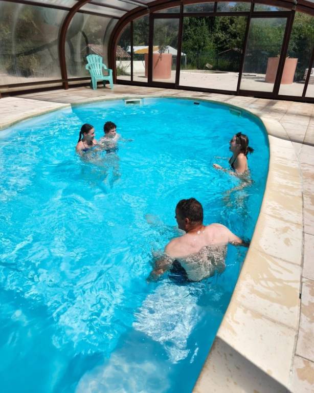 Chalet with BBQ, heated pool & garden — photo 2