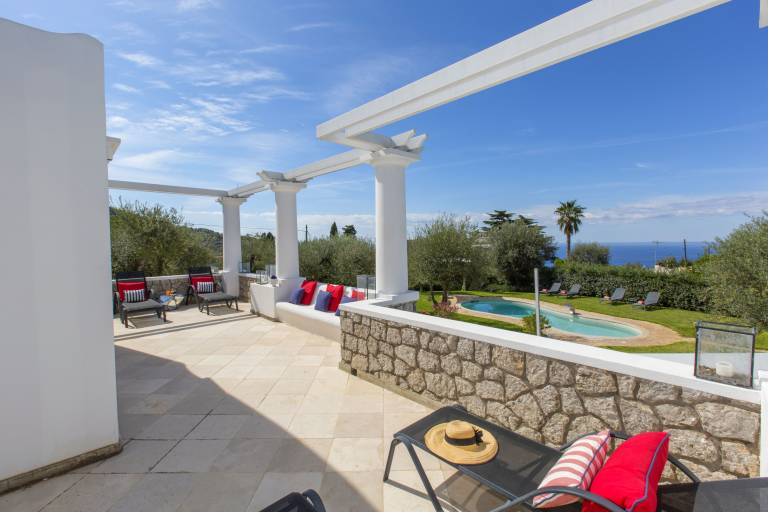 Family-friendly ample villa with private pool, patio & barbeque | Dogs allowed — photo 4