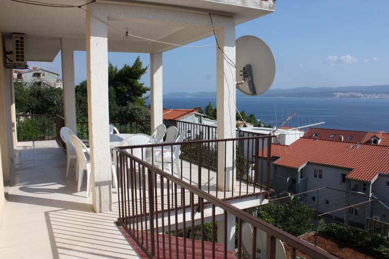 Fully equipped rental apartment with patio & barbeque | Sea view | Beach nearby | Dogs allowed in Omis