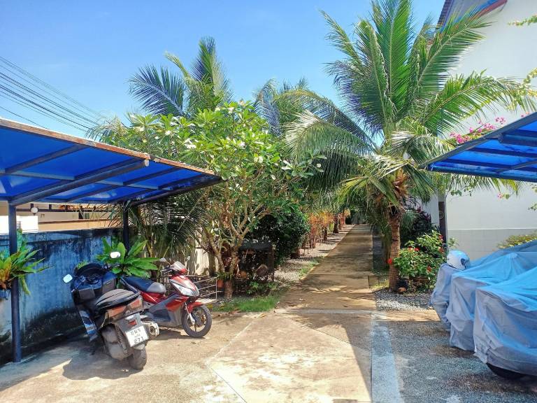 Lovely serviced apartment with yard, barbecue & terrace | Perfect for remote work | Pet-friendly in Rawai