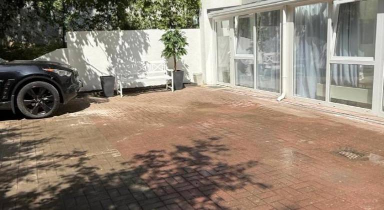 Holiday apartment with BBQ & patio — photo 3