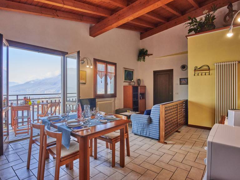 Apartment with yard, terrace & barbecue | Lake view — photo 5