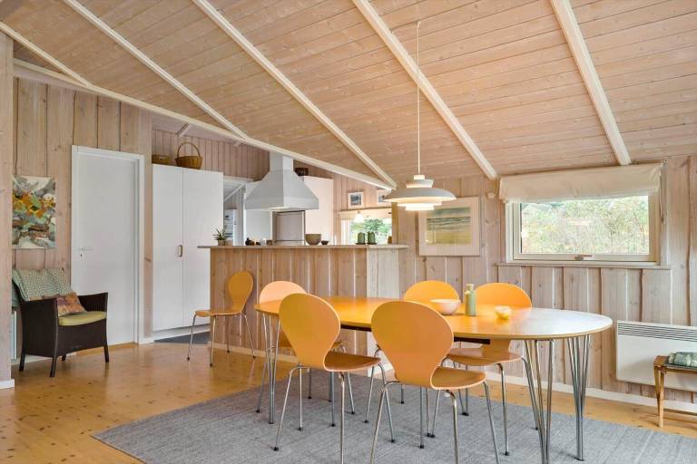 Fully equipped vacation home with hot tub, patio & barbecue | Dogs allowed — photo 3