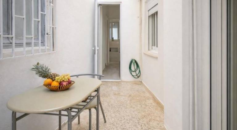 Rental apartment with patio — photo 5