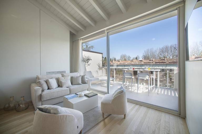 Apartment with patio & fast internet | River view in Pozzolengo