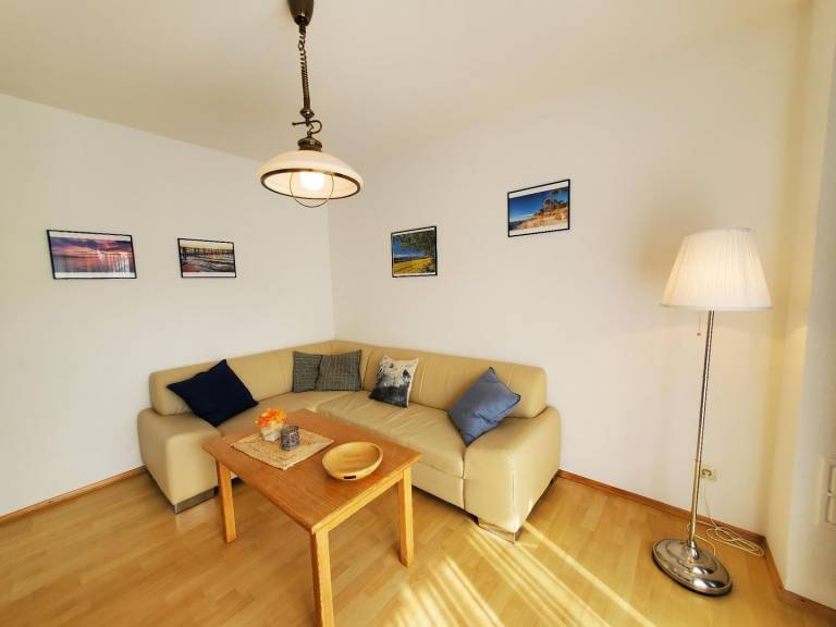 Komfortables Ferienwohnung mit Terrasse und WLAN in Lemkenhafen — photo 3