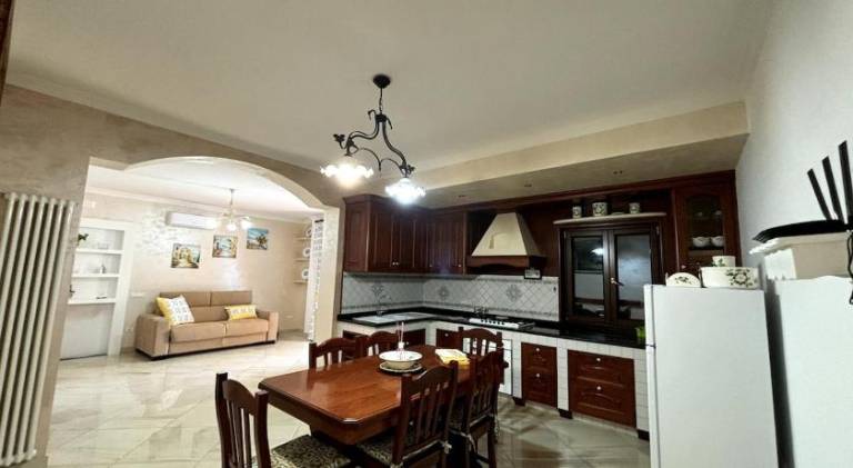 Rental apartment with terrace & jacuzzi — photo 3